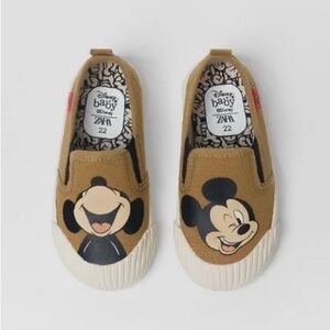 Zara boys kids Mickey Mouse sneakers size 21 
pre-owned excellent condition